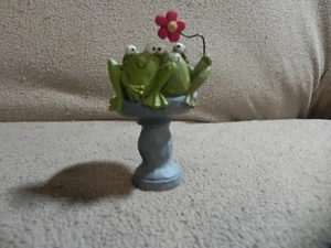 Blossom Bucket Tina Ledbetter-2 Frogs on a Bird Bath Holding a Flower# - Picture 1 of 6