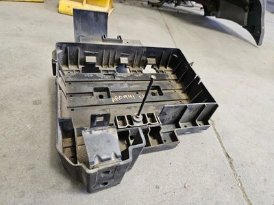 06 Ford F350 Super Duty 6.0L USADO FABRICANTE ORIGINAL FÁBRICA Bajo el capó Soporte Bandeja Batería Izquierda Foto 1 de 4