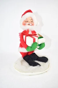 ANNALEE 1990 SANTA HOLDING PRESENTS 10" MOBILITEE RARE - Picture 1 of 7