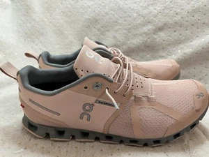 ON RUNNING CLOUD WP WOMEN ROSE/LUNAR SIZE 7.5.  19.99831 - Picture 1 of 12