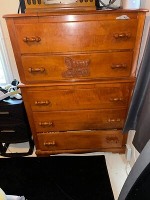 Juego de tocador y tocador Virginia House Covered Wagon años 50 y se puede vender por separado Foto 1 de 4