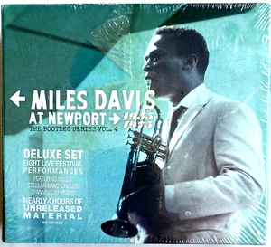 BRAND NEW MILES DAVIS "MILES DAVIS AT NEWPORT 1955-1975" DELUXE 3 CDS LIVE SET - Foto 1 di 3