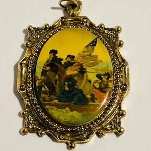 George Washington Crossing the Delaware Pendant 1976 Gold Tone - Picture 1 of 6