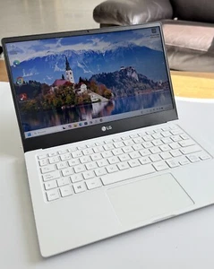 Portátil LG 13U70Q AMD Ryzen 5 5500U 8GB 512GB SSD 13" - Imagen 1 de 5