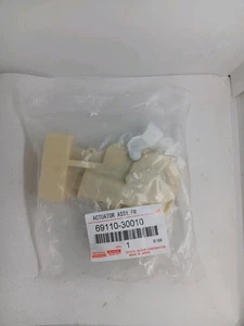 Toyota Prius 01-03 Door Lock Actuator Assy. Front Right P/N 69110-30010 New OEM - Picture 1 of 2