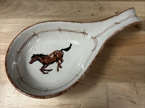 2005 Running Horse Barbed Wire Border Western Design Ceramic Spoon Rest New NOS - Picture 1 of 9