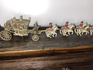Vintage English Queens Carriage And Horses, Royal Guards, British?, Wheels Turn - Picture 1 of 7