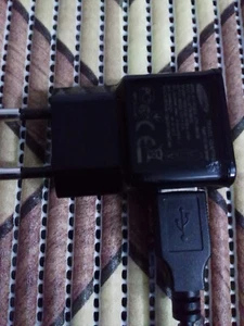 cargador original samsung m7600 beat dj - Imagen 1 de 2