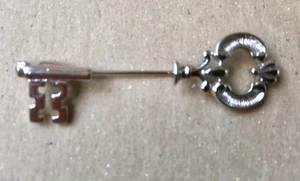 Vintage Silvertone Key Hat Pin - Picture 1 of 1