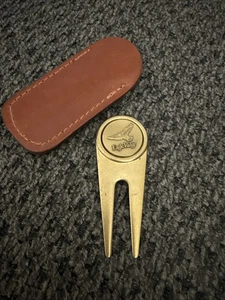 Eagle Ridge Golfplatz Logo Divot Werkzeug in Ledertasche EUC sauber - Bild 1 von 6