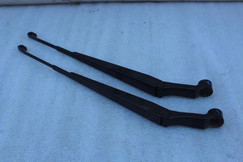 2001 2002 2003 2004 2005 2006 2007 TOYOTA SEQUOIA FRONT WINDSHIELD WIPER ARMS - Image 1 of 4
