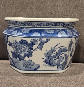 Vintage Chinese Porcelain Pocket Wall Pot Intricate Blue White Frog Fish Floral - Picture 1 of 9
