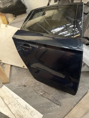 Audi A3 8V MK3 puerta trasera lado del conductor completa negra Y9T 2013-2019 5 puertas Foto 1 de 4