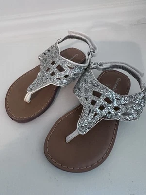Босоножки Garanimals серебристые блестящие с ремешками детские размер 6 обувь для девочек ясельного возраста - Изображение 1 из 4
