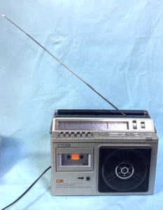Radio grabadora de casete Sony CFM-33L FM/MW/LW/SW - Tapedeck - portátil - Imagen 1 de 8