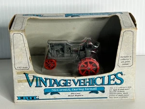 Ertl McCormick Deering Farmall Tractor Vintage Vehicles Diecast 1:43 New - Picture 1 of 5
