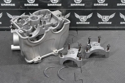 2005 SUZUKI RMZ250 OEM ENGINE MOTOR CYLINDER HEAD CAM CAP K1100-80065 NEEDS WORK - Image 1 of 4