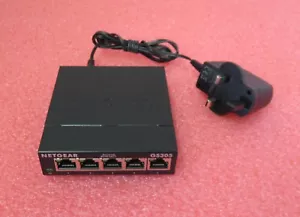 Netgear GS305v3 300 Series 5-Port Desktop unmanaged Gigabit Switch + AC Adapter - Picture 1 of 9