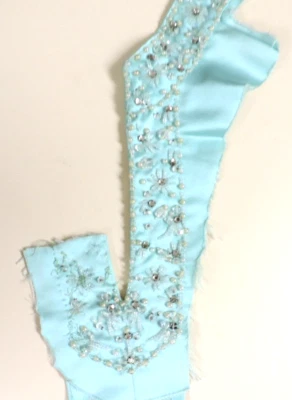 Cuello de estrás de cuentas transparentes azul claro cuentas finas hechas a mano de la década de 1960 Foto 1 de 3