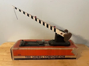 Lionel No.252 Automatic Crossing Gate with Box - Picture 1 of 8