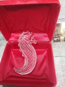 2004 Waterford Society Crystal Faceted Seahorse Paperweight Hand Cooler Ireland - Picture 1 of 5