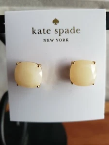 kate spade - small square - stud earrings - cream/ gold - NWT- $38 A25 - Imagen 1 de 3