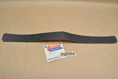 Cubierta reposapiés Yamaha EX440 GP338 GPX433 PR440 SL338 SM292 SR643 SRX440 NOS OEM Foto 1 de 2