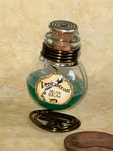 Tiny Veritaserum Truth Serum Potion Glass Bottle miniatur Dollhouse Magic Potter - Picture 1 of 4