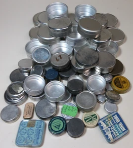 VINTAGE SORTIERTES KONVOLUT UHRENTEILE BEHÄLTER AUFBEWAHRUNGSBOXEN UHRMACHER #109 - Bild 1 von 13