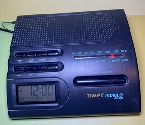 VINTAGE Timex INDIGLO Night-Light AM/FM Digital Clock Radio Black Retro 90s/00s - Picture 1 of 7