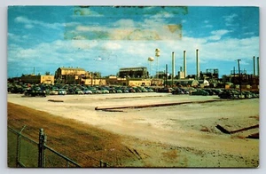 Postkarte Sabine River Works, Du Point Chemiefabrik, orange, Texas, Auto geparkt - Bild 1 von 2