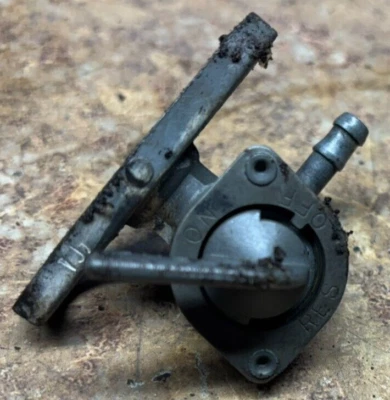 1984 Honda Dirt Bike XR200R XR200 XR 200 R D5 Fuel Gas Petcock Valve Shut Off On - Image 1 of 4