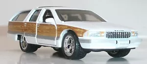 LOOSE 2023 MATCHBOX MOVING PARTS 1992 BUICK ROADMASTER CR WHEEL SWAP REAL RIDERS - Picture 1 of 13
