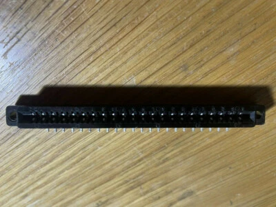 Lote de TRES (3) conectores Dale EBT150-22R1X, 22 pines ángulo recto a través del orificio Foto 1 de 3