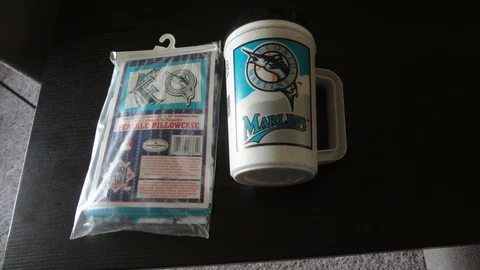 FLORIDA MARLINS LOT OF 3 1994 PILLOW CASE NEW IN PACKAGING/ COFFEE MUG 1997/2010 Cover