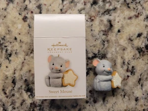 Hallmark Miniature Ornament 2012 Sweet Mouse with Star Cookie - Picture 1 of 3
