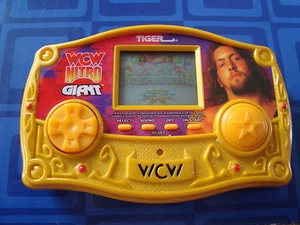 "WCW Nitro GIANT Weltmeisterschaft Wrestling LCD Handheld-Spiel. Vintage - Bild 1 von 2