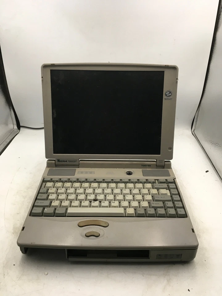 TOSHIBA TECRA 720CDT - VINTAGE - FOR PARTS - INTEL PENTIUM - 16MB RAM - READ -BB - Image 1 of 4
