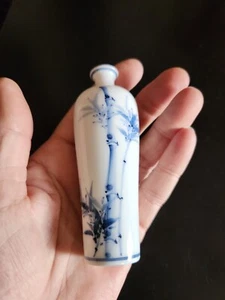 Vintage Taipeh Blumenvase 4,25" blau & weiß Porzellan, asiatische Schrift auf Boden - Bild 1 von 13