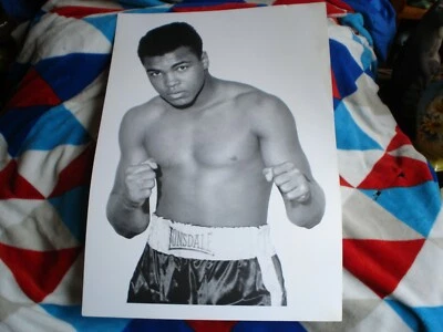 1 X CASSIUS CLAY / MUHAMMAD ALI BOXING POSTER/PRINT WITH FIGHT RECORD 2 X POSTER - Image 1 of 4