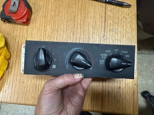 92 93 94 Ford Truck Bronco heat control unit With A/C 1992-1994 - Foto 1 di 4