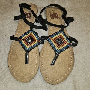 Sandalias de tanga para mujer Muk Luks correa para el tobillo cuentas decorativas talla plana 7  - Imagen 1 de 6