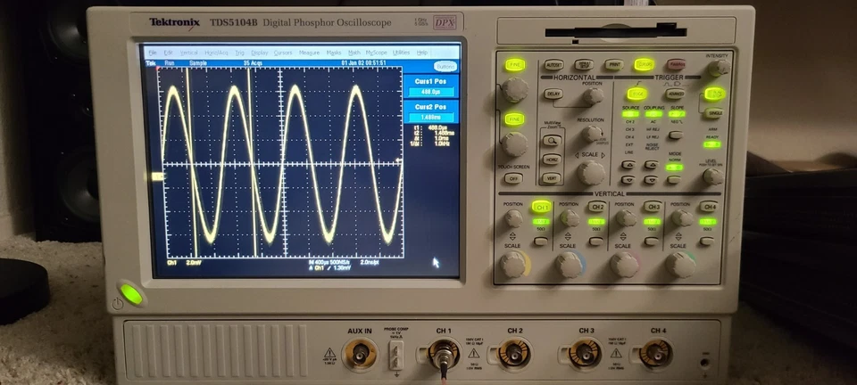 Osciloscopio digital de fósforo Tektronix TDS5104B - blanco con disco duro SSD  Foto 1 de 4