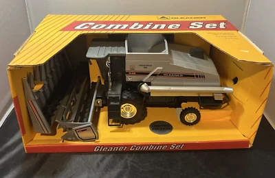 Scale Models AGCO Gleaner R62 Gleaner Toy Combine, 1994 Limited Ed., NIB, 1/24 - Image 1 of 4
