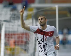 Calcio - Burak Yilmaz - Fotografia 8x10 firmata a mano - Turchia - Certificato di autenticità - Foto 1 di 1