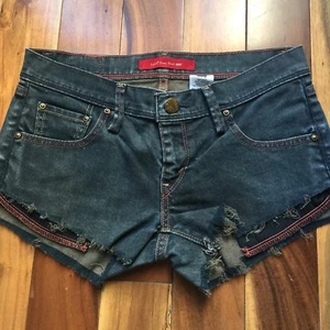 Women's Levi's 508 Denim Cut Off Shorts with step hem, size 6 / 28" W - Picture 1 of 5