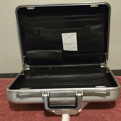 Maletín Halliburton años 90 ZERO  Foto 1 de 4