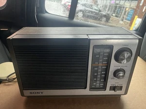 Radio d'epoca da tavolo Sony modello AM/FM ICF-9530W stereo ad alta fedeltà (TESTATA) - Foto 1 di 8