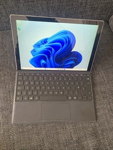 Microsoft Surface Pro 4 12.5" Tablet i5-6300U 4GB RAM SSD 128GB With Keyboard - Picture 1 of 4