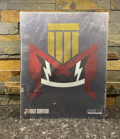 Mezco Toyz One:12 Collective Judge Dredd Cover